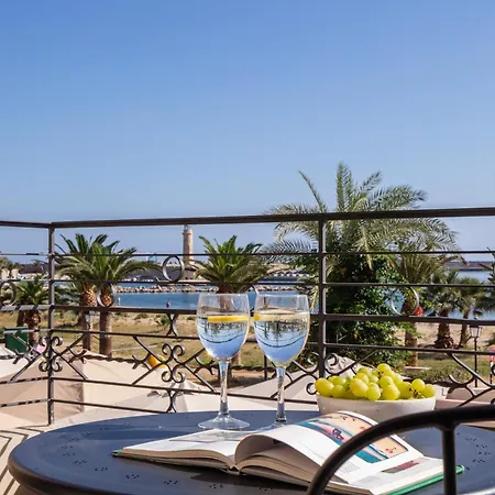 Chryssi 01, Stylish Seaside Spot In The Heart Of Appartement