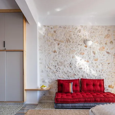 Апартаменты Chryssi 01, Stylish Seaside Spot In The Heart Of Ретимно