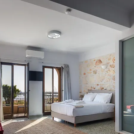 Apartament Chryssi 01, Stylish Seaside Spot In The Heart Of Retimno