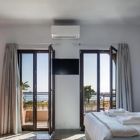 Apartament Chryssi 01, Stylish Seaside Spot In The Heart Of *