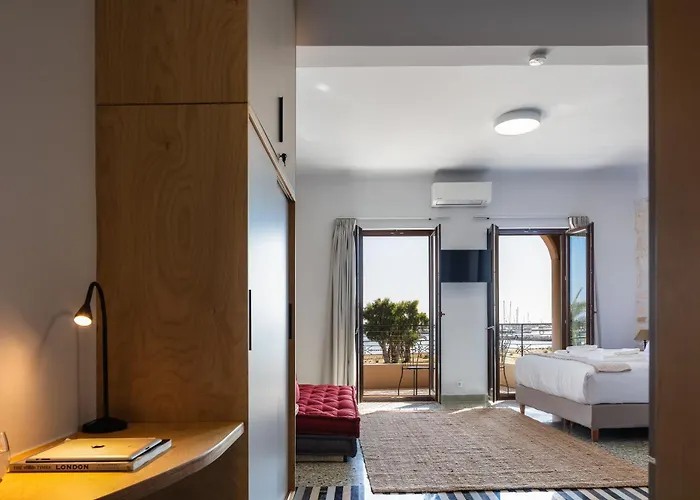 Chryssi 01, Stylish Seaside Spot In The Heart Of