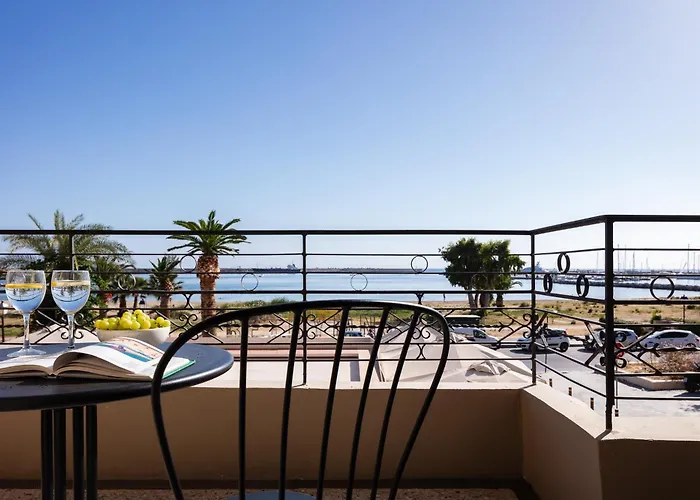 Apartment Chryssi 01, Stylish Seaside Spot In The Heart Of