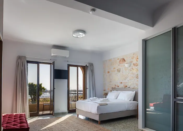 Апартаменты Chryssi 01, Stylish Seaside Spot In The Heart Of Ретимно