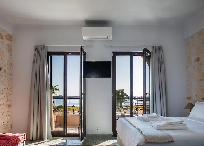 Апартаменты Chryssi 01, Stylish Seaside Spot In The Heart Of *